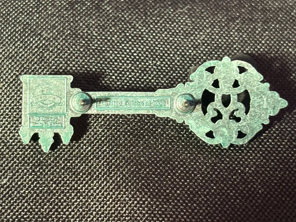 Disneyland DCA WDW 2018 Haunted Mansion Gothic Skeleton Key Pin LE 3000 - Image 2 of 3