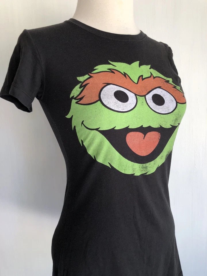 Camiseta retro oficial OSCAR THE GROUCH Plaza Sésamo para mujer talla mediana Foto 2 de 4