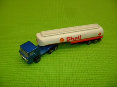 Camion citerne coudée abimée - Majorette