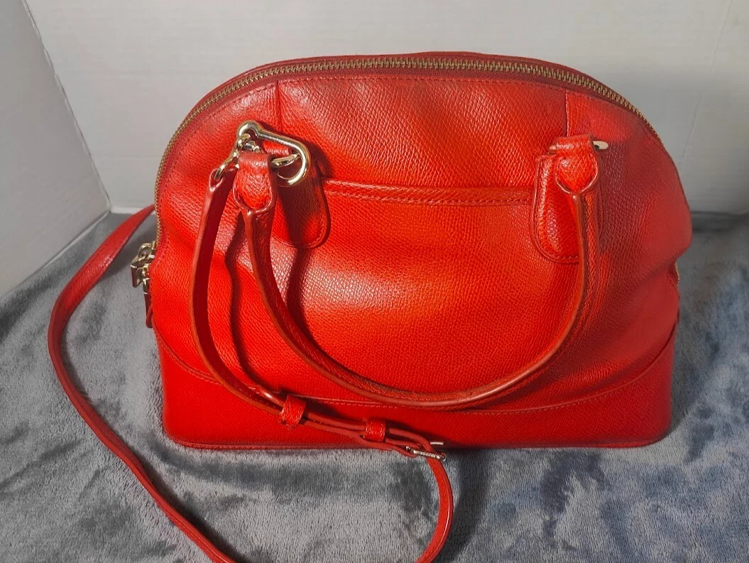 Borsa a tracolla borsa a tracolla Coach Cora in pelle incrociata rossa con cupola