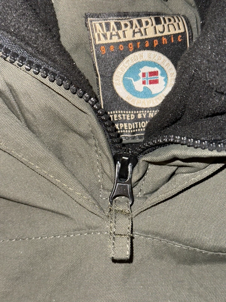 Napapijri Canguru Verde Tamanho M E Preto Tamanho S Usado Em Boa Forma Forsale - Imagem 2 de 4