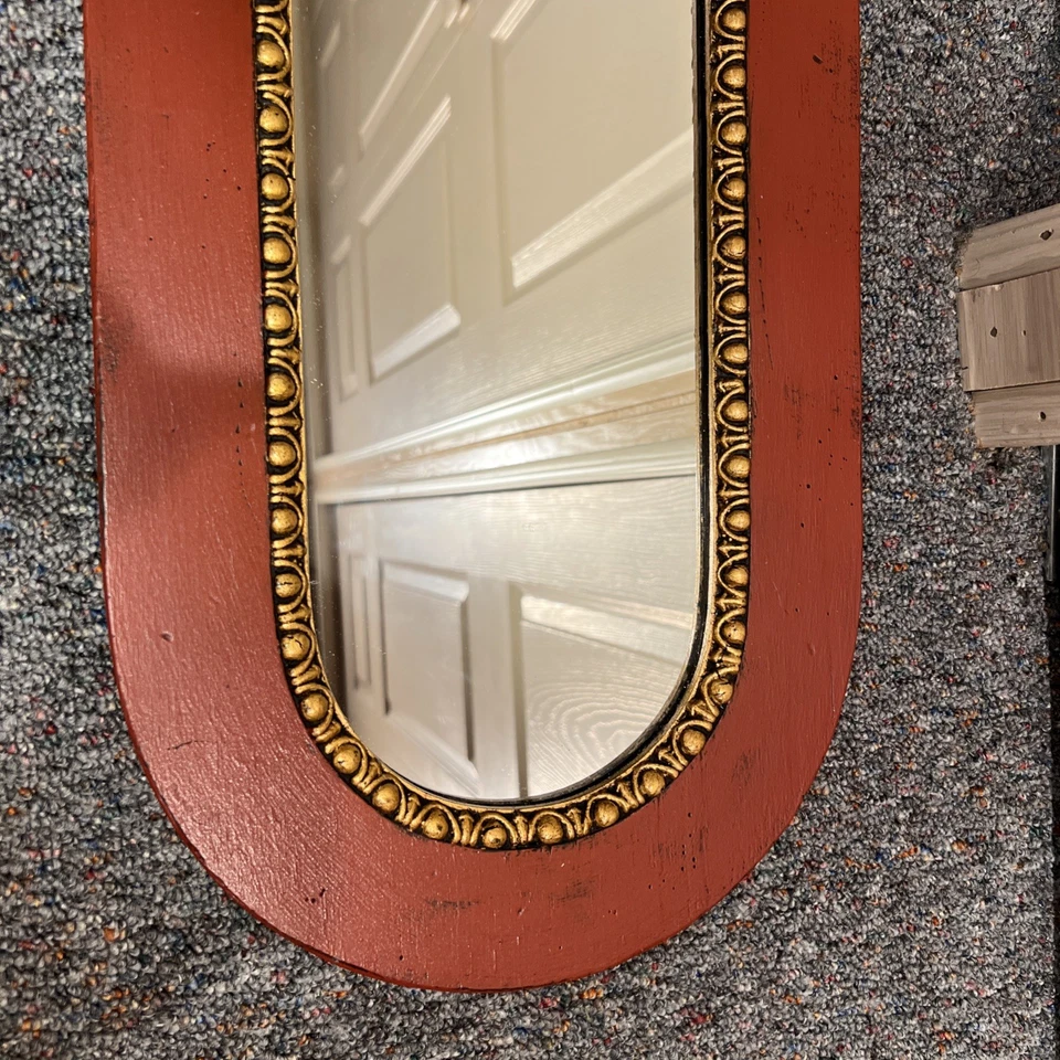Aplique espejo de pared vintage W. King Ambler rojo y dorado estilo viejo mundo 23”x11” Foto 2 de 4