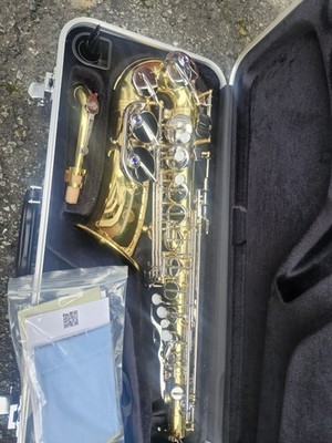 Jupiter Alto Saxophone Brass Gold Lacquered with Case Mouthpiece Cleaning Cloth