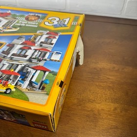 LEGO CREATOR: Modular Family Villa (31069)-DAMAGED BOX-Brand New-Sealed