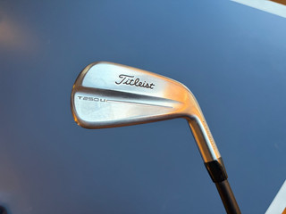 Titleist T250 U Hierro 4 Conducción/Utilidad Tensei 1K Azul Eje Rígido 85 HY