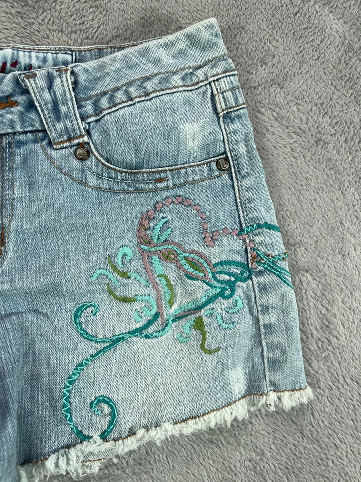 Vintage Candies Y2K Denim Jean Shorts Embroidered Heart Womens 29W Juniors 3 - Image 3 of 4