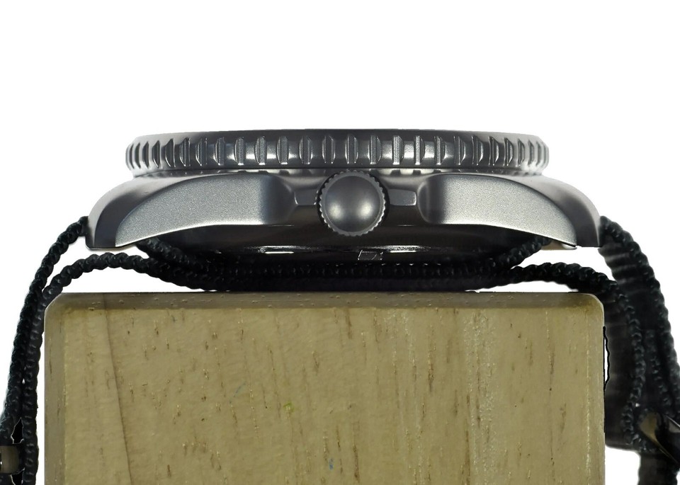 Montre MWC Militaire 1999-2001 - Quartz, Acier, étanche 300m, Neuve Avec étui