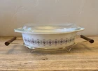 Vintage Pyrex 046 (2.5 Qt) Empire or Gold Scroll Casserole Dish w/ Lid & Cradle