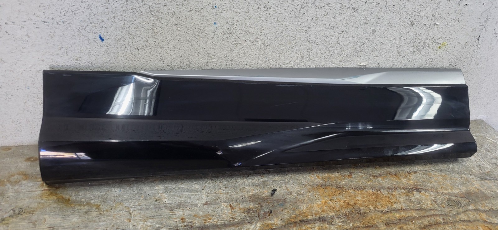 2019-2024 LAMBORGHINI URUS DOOR MOLDING PASSENGER SIDE REAR USED OEM *DC9131