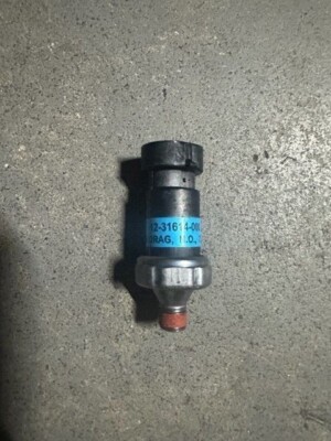 OEM Brane New Freightliner 12-31614-000 Press Switch,No 80+8 