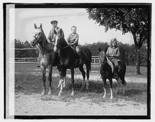 Photo:Ray Semmes & children