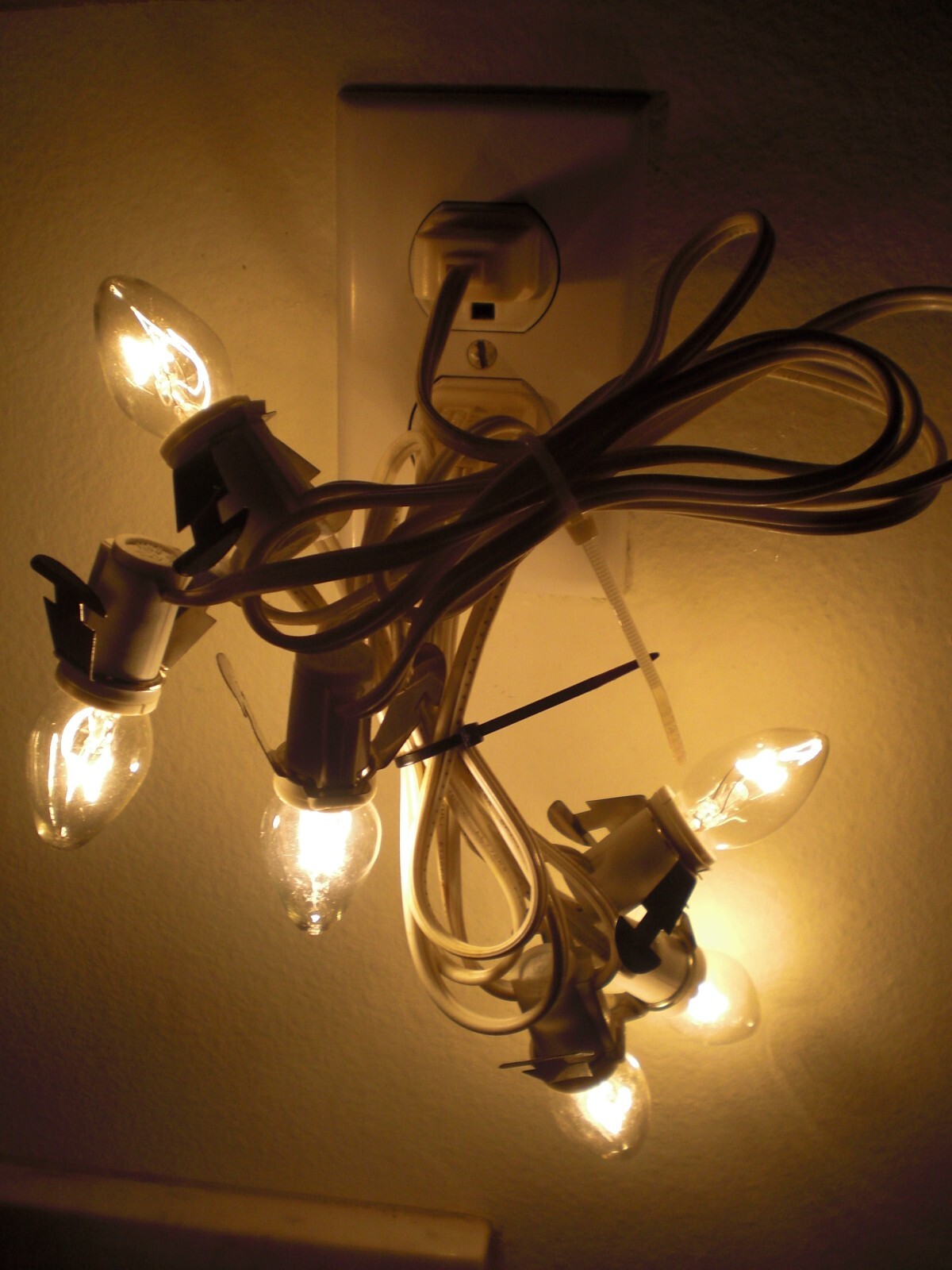 2, 3 SOCKET LIGHT CORDS WITH BULBS FOR CHRISTMAS VILLAGE HOUSES LEMAX