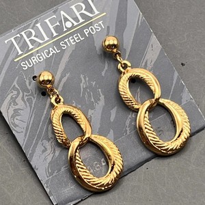 Authentic Vintage Trifari Gold Plated Dangle Drop Earrings for Pireced ears