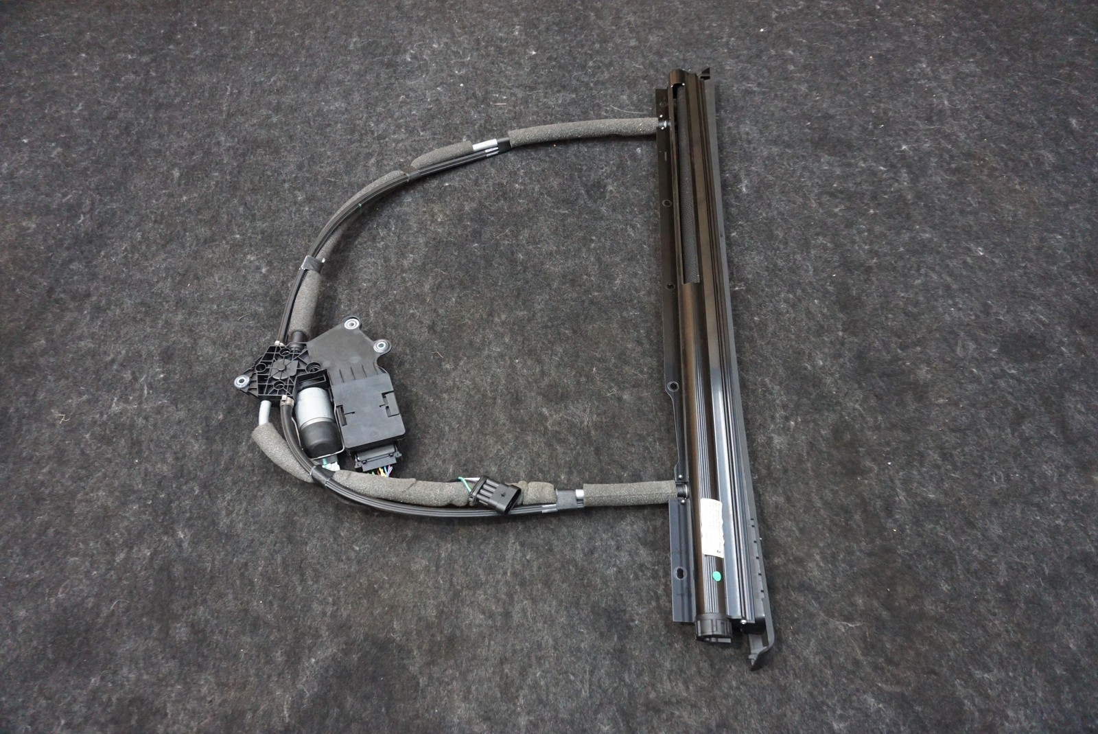 Rear Left Window Sunshade Assembly 670043162 Maserati Quattroporte S M156 13-17+
