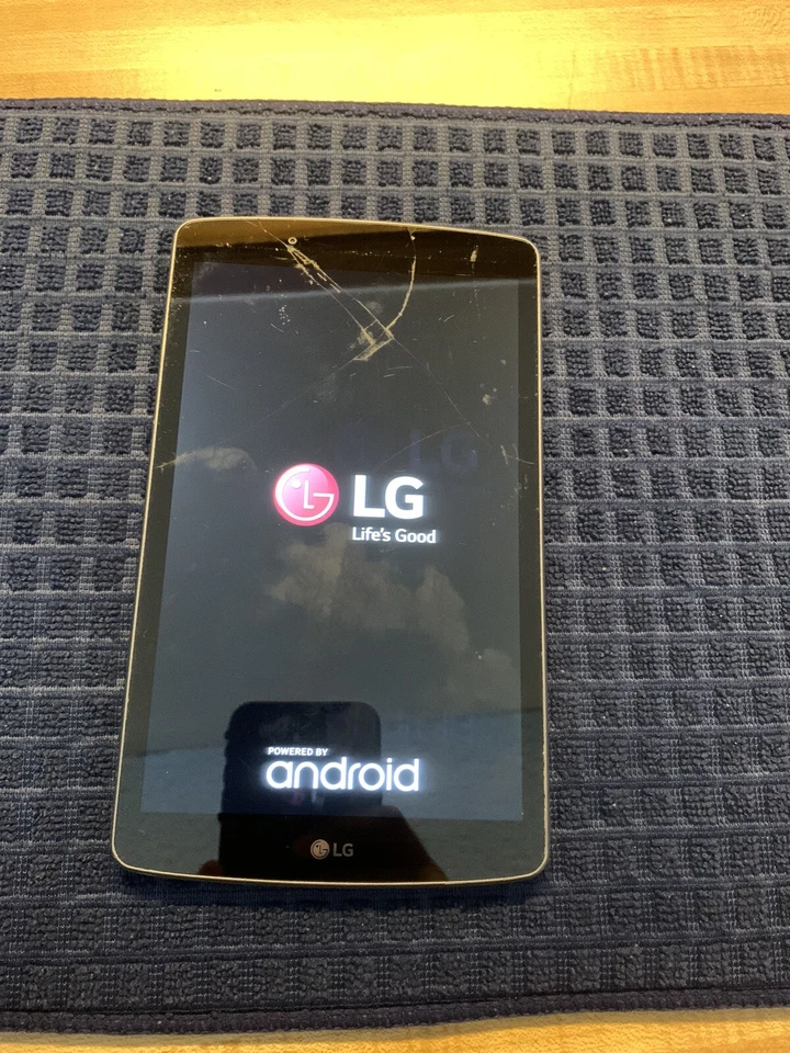 Tablet LG G Pad F 8.0 LTE (2ª Generación) 16GB 4G LTE US CELLULAR Titan Plateada LCD Malo Foto 3 de 4