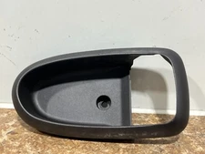 2005 HYUNDAI ELANTRA LEFT DRIVER SIDE FRONT INTERIOR DOOR HANDLE BEZEL