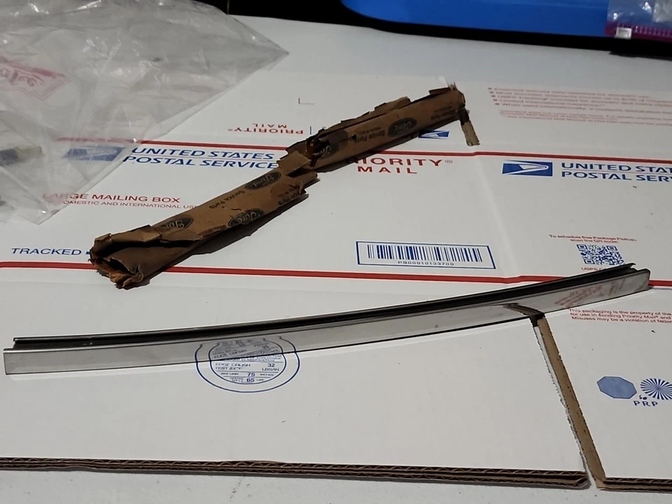 НОВЫЙ ИЗ СТАРЫХ ЗАПАСОВ 1972 FORD TORINO ЧЕТВЕРТЬ СТЕКЛА КРОНШТЕЙН D20Z-6529952-A - Изображение 3 из 4