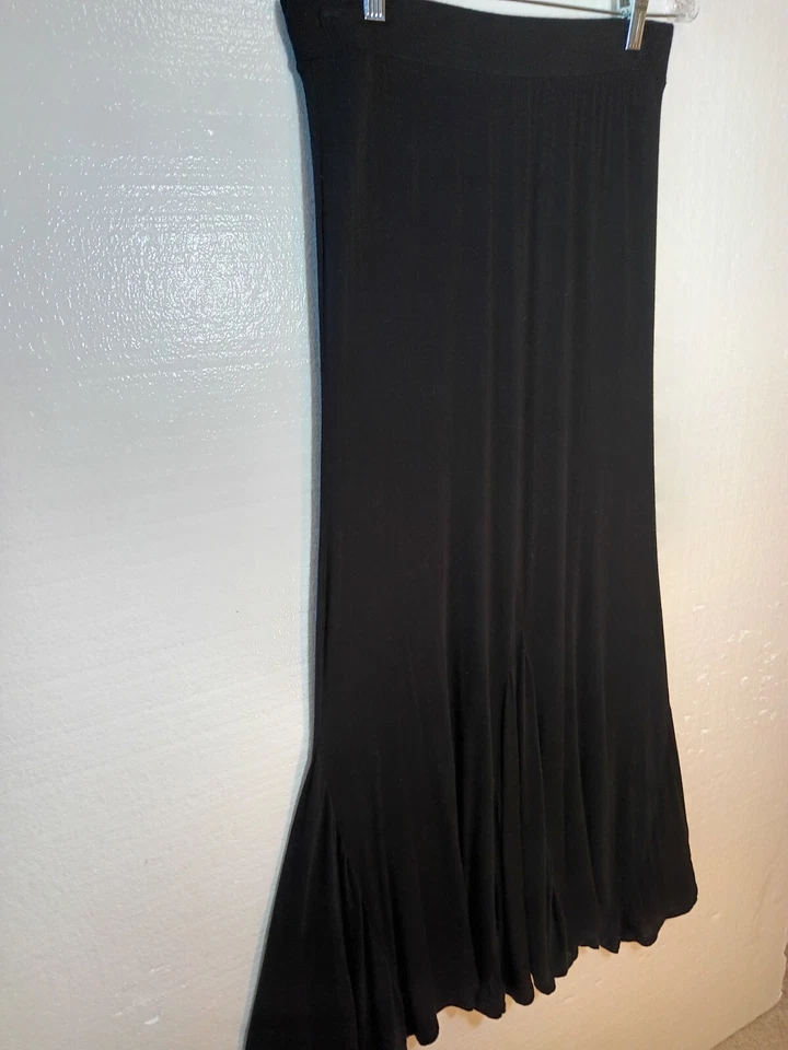 Maxi Falda Larga Negra Arrugada Gitana Pequeña New Directions Dark Academia  Foto 2 de 4
