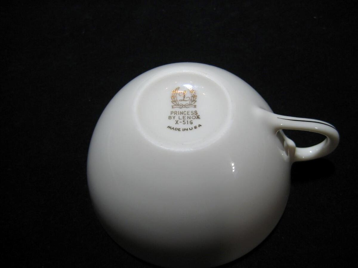 Princess By Lenox ( X-516 ) Floral Center Ivory Platinum