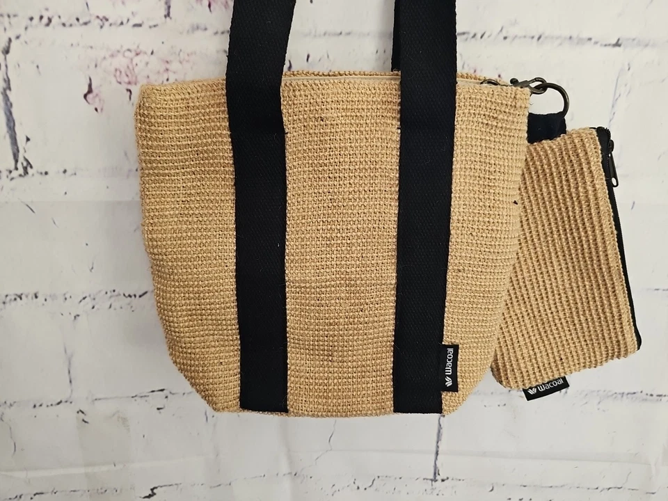 Cartera Wacoal de fibra natural y yute con 2 asas con correa desmontable a presión o cremallera Foto 2 de 4