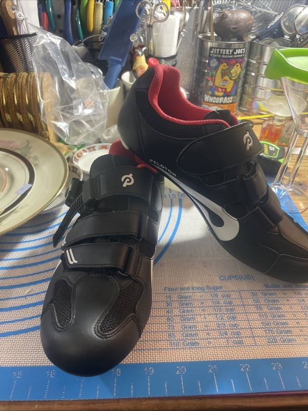 PELOTON SPIN BICYCLING SHOES SIZE 39 / 8.5 Or 9 — Lightly Used