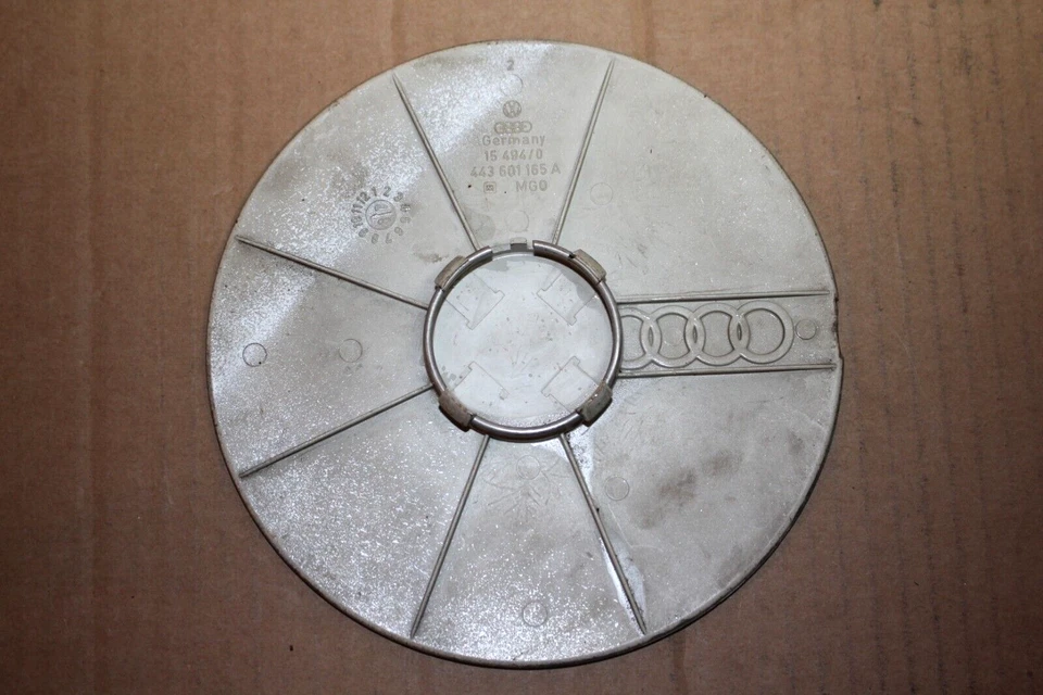 GENUINO ORIGINAL AUDI 80 100 200 TAPA CENTRAL CUBO RUEDA ALEMANIA 1987 OEM Foto 3 de 4