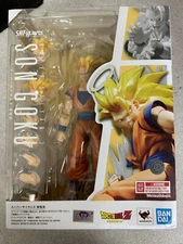 *BOX DAMAGED* Dragon Ball Z: Super Saiyan 3 Son Goku S.H.Figuarts Action Figure
