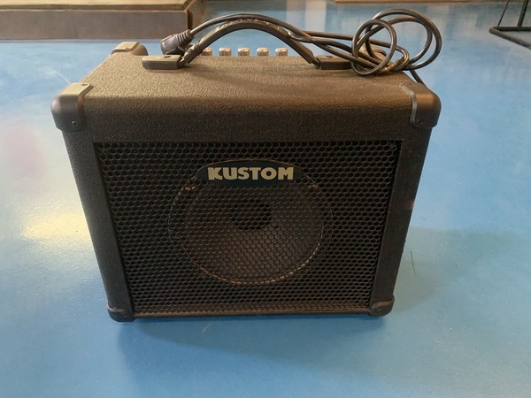 AMPLIFICADOR BAJO KUSTOM KBA16 16W