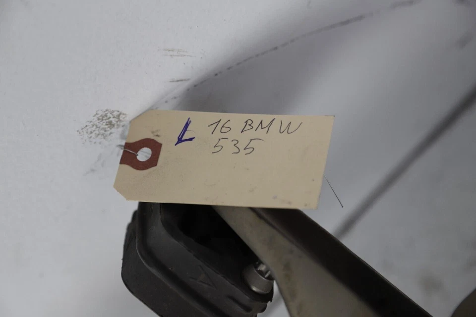 2011 - 2016 BMW 535i F10 REAR LEFT DRIVER SIDE MUFFLER EXHAUST SYSTEM BLACK TIP - Image 4 of 4