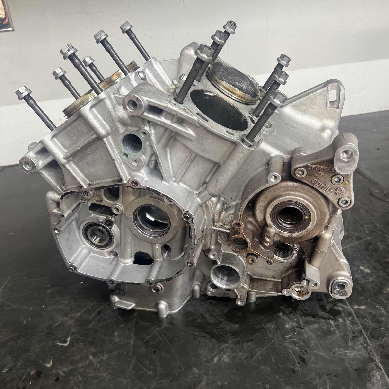 2015-2016 Aprilla RSV4 RR/RF (201hp) Engine Cases Bottom End With Pistons Rods