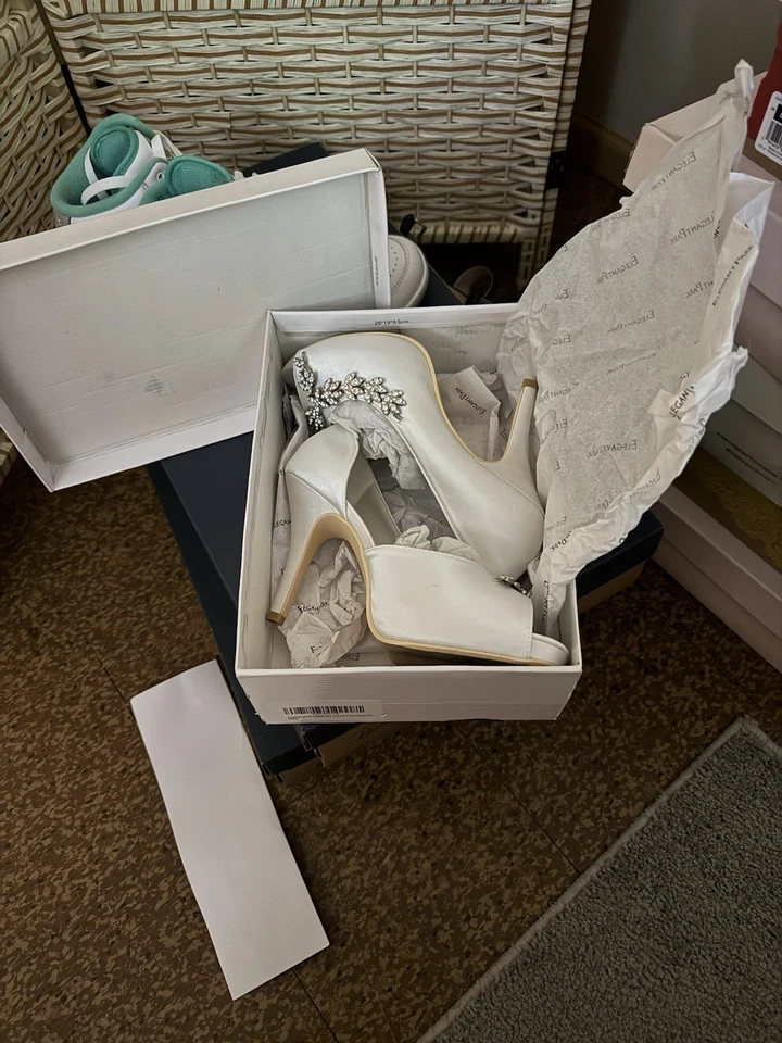 BN Elegante Park Baile de graduación/boda/regreso a casa Blanco Ver a través de Tacones de Encaje. Talla 8 Foto 4 de 4