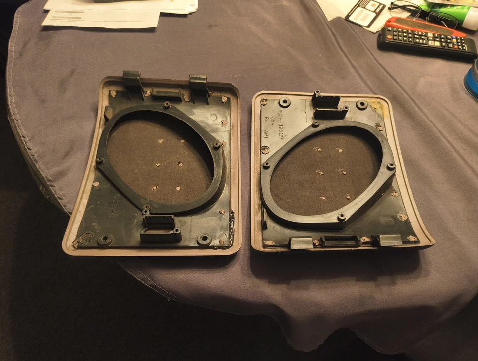 Par de parlantes laterales traseros FORD MUSTANG CONVERTIBLE LX negro 1987-1993 Foto 2 de 2