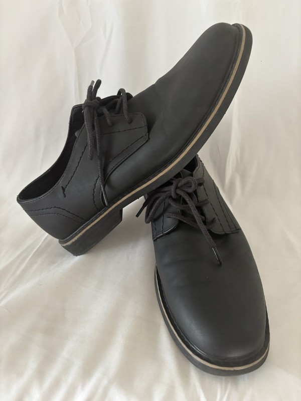 black Dexter comfort shoes featuring memory foam insoles 8/1-2 Size