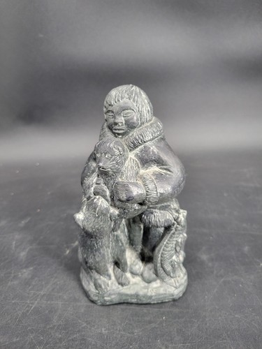 Vintage Wolf Original Canada Soapstone Hand Carved Inuit Man w/ Dogs Sculpture - Picture 4 of 24