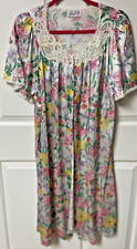 VINTAGE VANITY FAIR LOUNGE WEAR FLORAL LINGERIE HOUSE COAT ROBE sz M