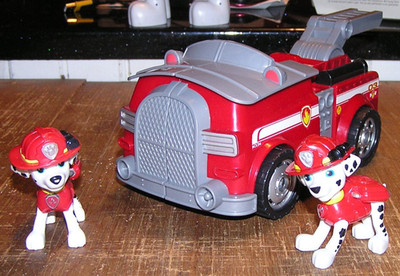 Paw Patrol Marshall Transforming 7''in. Fire Rescue Truck w/Two(2) Figures VGC