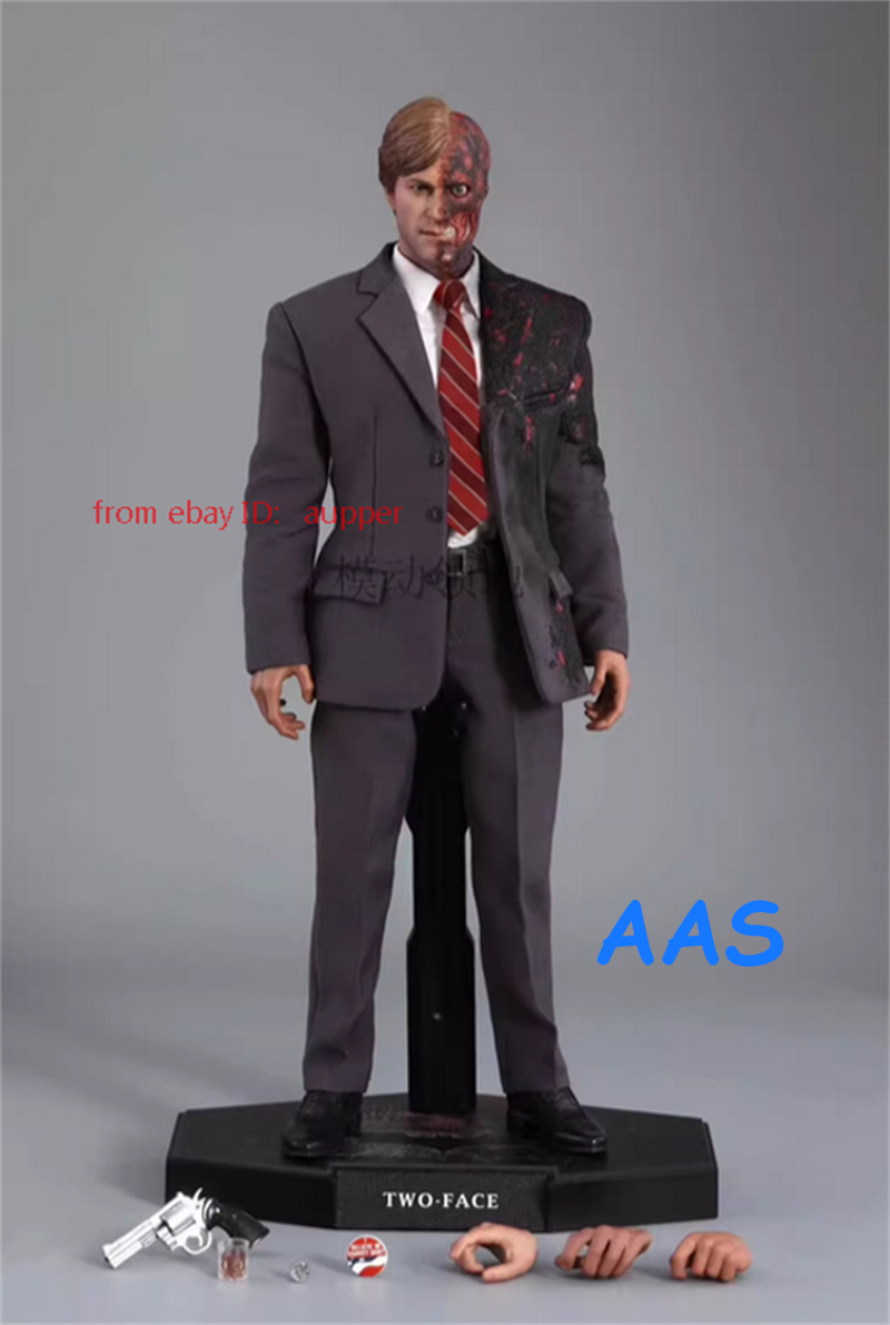 Hot Toys MMS546 Batman The Dark Knight - Two-Face (Harvey Dent) 12