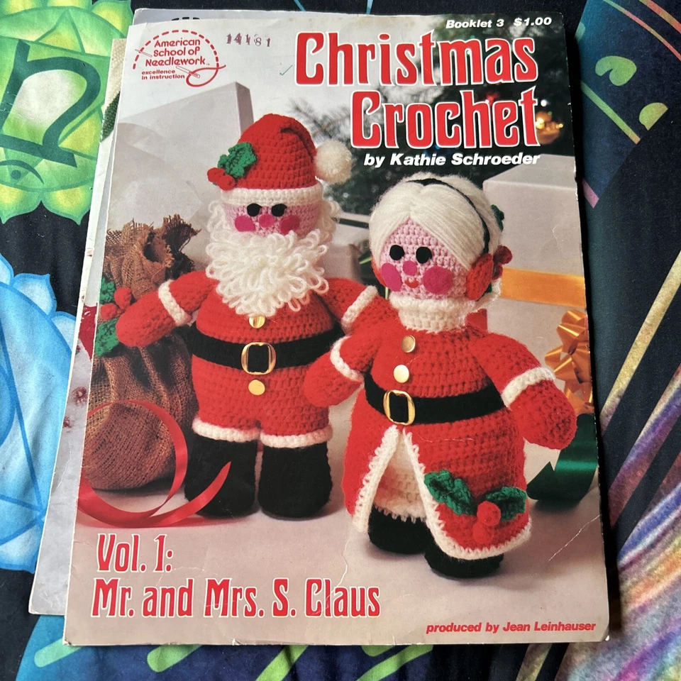 American School of Needlework CHRISTMAS CROCHET & SANTA’S SAMPLER BOOKLETS 77-82 - Image 4 of 4