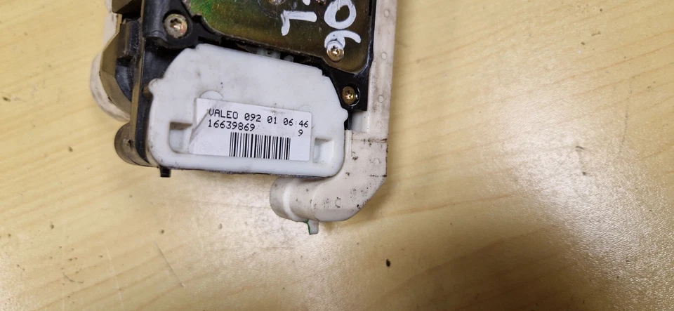 2000 01 02 03 04 05 06 GMC Yukon Front Left Driver Door Lock Actuator Motor - Image 2 of 4