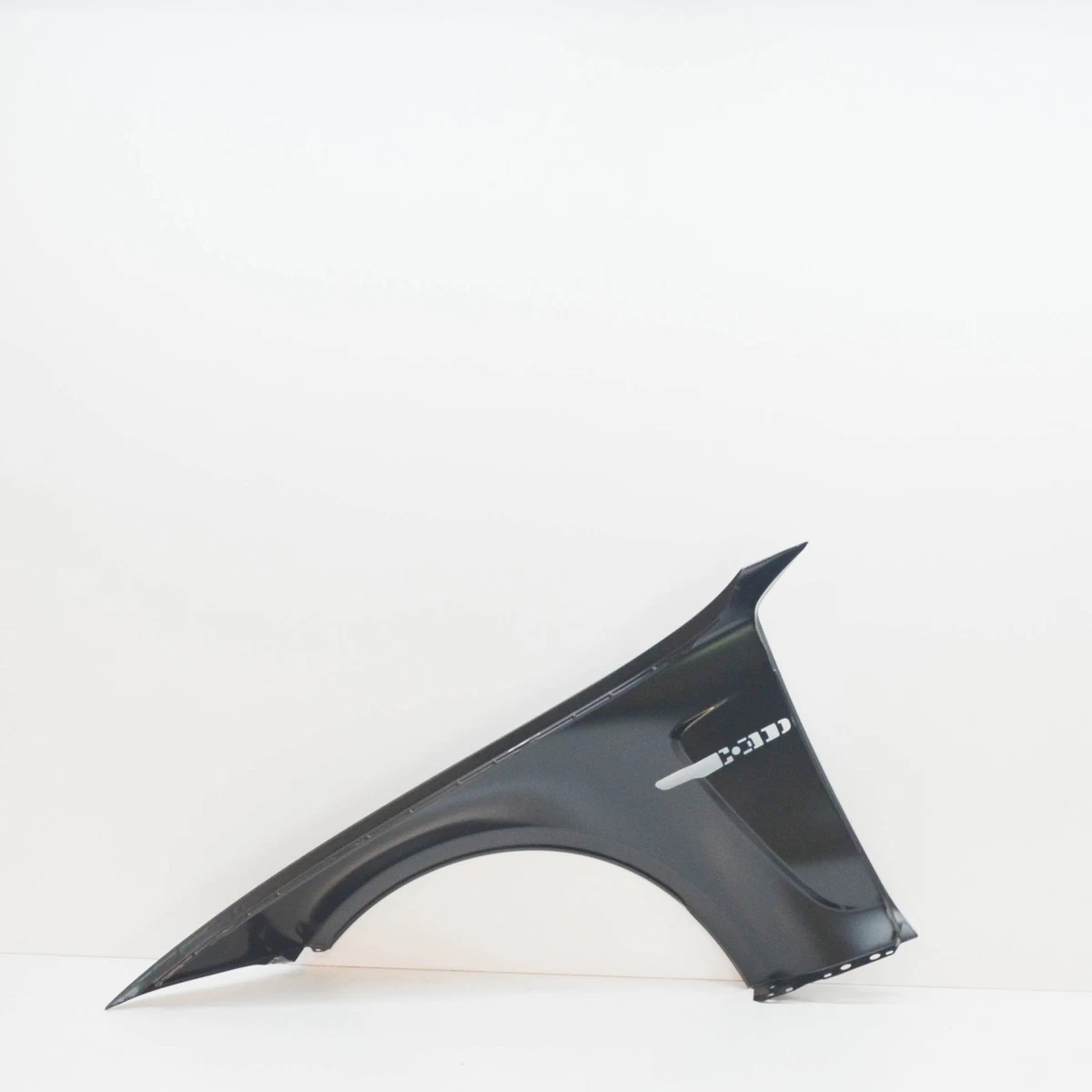 BMW 1 Coupe E82 Front Right Fender 8052626 41358052626 NEW GENUINE  