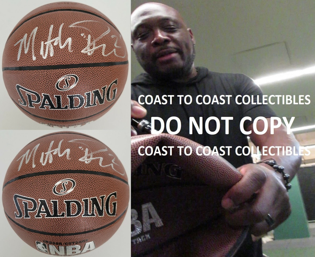 Mitch Richmond, Sacramento Kings, Signed, Autographed, Basketball 8X10 Photo, Coa with the proof photo will be included Mitch Richmond, Sacramento Kings, Signed, Autographed, Basketball 8X10 Photo, Coa with the proof photo will be included