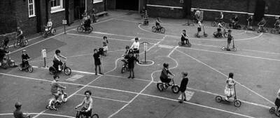 Children In The Playground At Queen's Park School 1900s OLD PHOTO