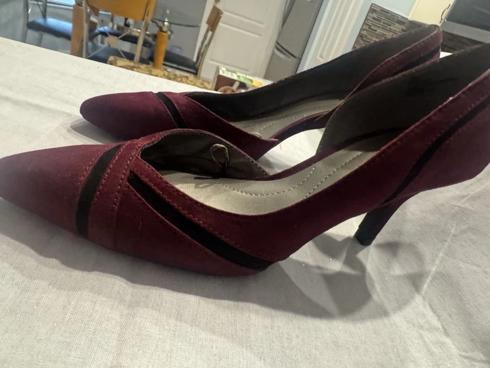 Sexy East 5th Denny Merlot Negro Punta Tacones Zapatos de salón Talla 6.5 Foto 4 de 4