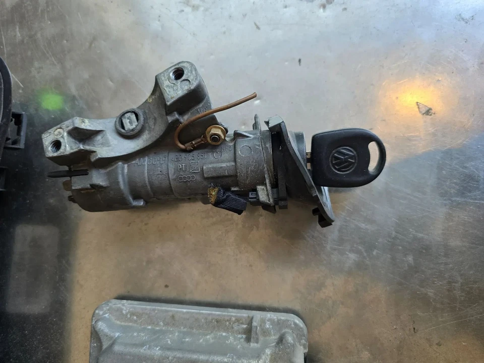 Kit centralina ECU VW Golf IV 1.9SDI 0281001902 038906013AG - Immagine 2 di 3