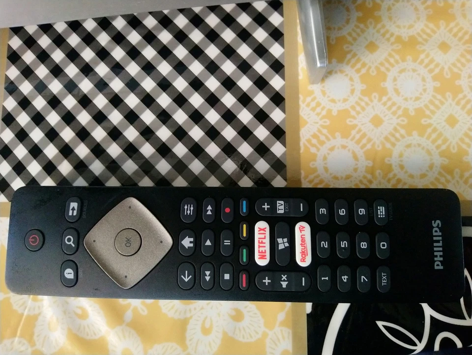 Philips 24" FHD LED Smart TV - Argento Chiaro come nuovo - Immagine 3 di 4