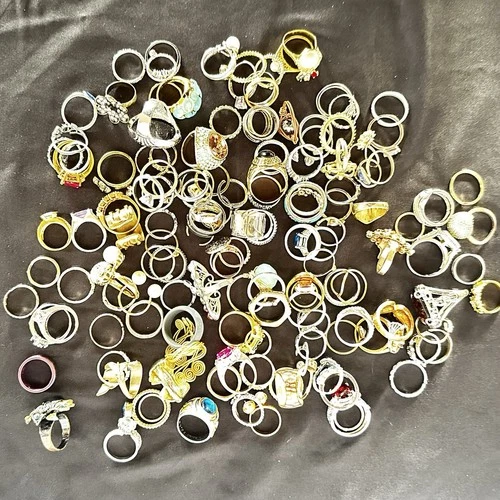 Reseller Estate Costume Jewelry Lot 152 – Vintage & Modern Rings 1 pound