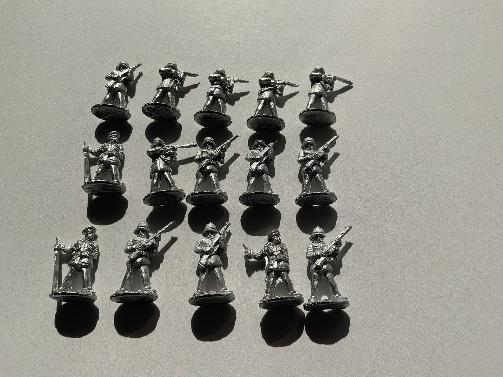 15 IRREGULAR MINIATURES POLICEMEN ARMED BRITISH CIVIL WAR 20MM WW1 ...