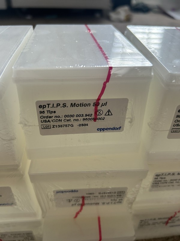 (9) Eppendorf epT.I.P.S. Motion 1 - 50 μL pipette tips