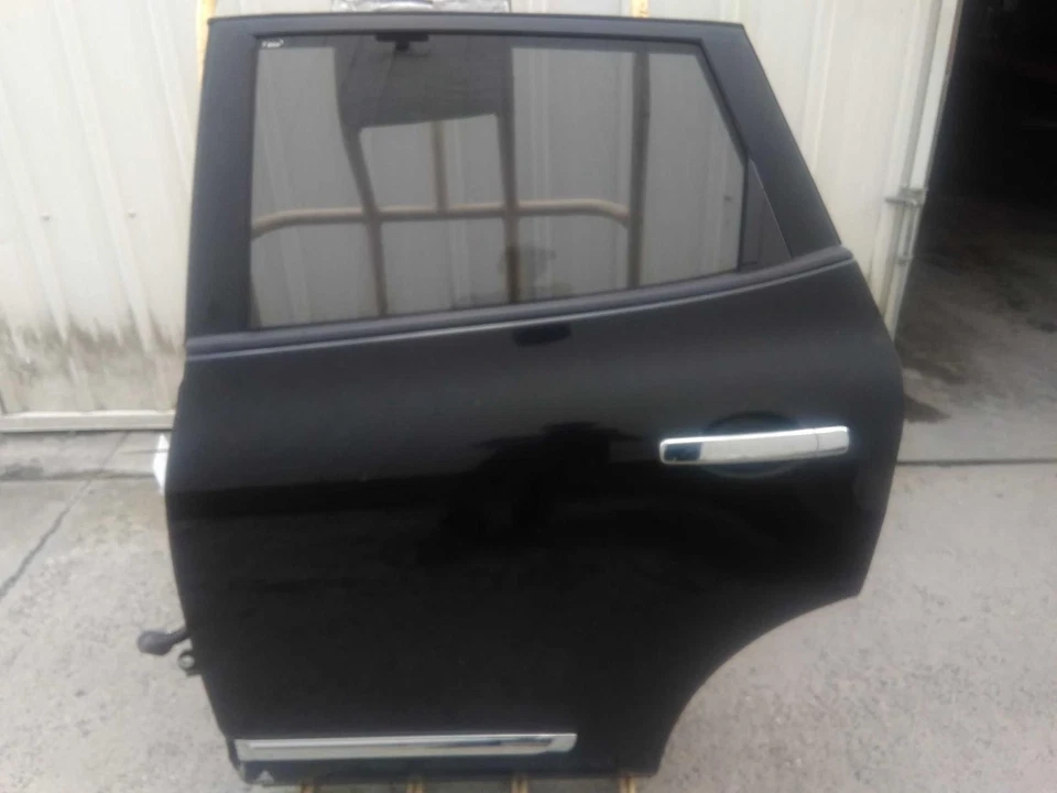 Used Rear Left Door Assembly Rear Side fits: 2012 Nissan Rogue electric w/privac Foto 2 de 4
