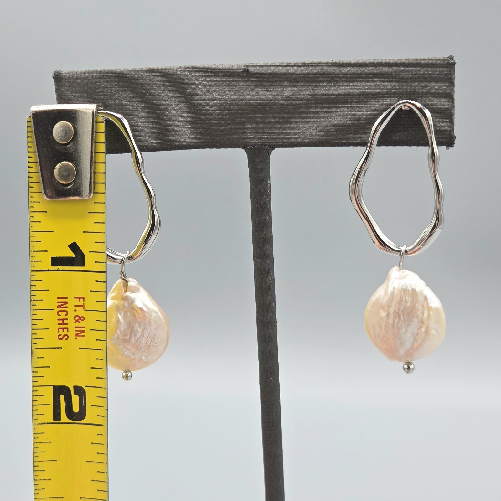 Sterling Silver Hammered Abstract Loop White Baro… - image 8